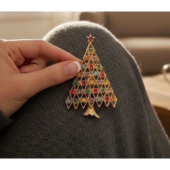 Vintage JJ Signed Christmas Tree Brooch Pin Gold Tone Rhinestone Holiday 2.25" - Picture 8 of 8